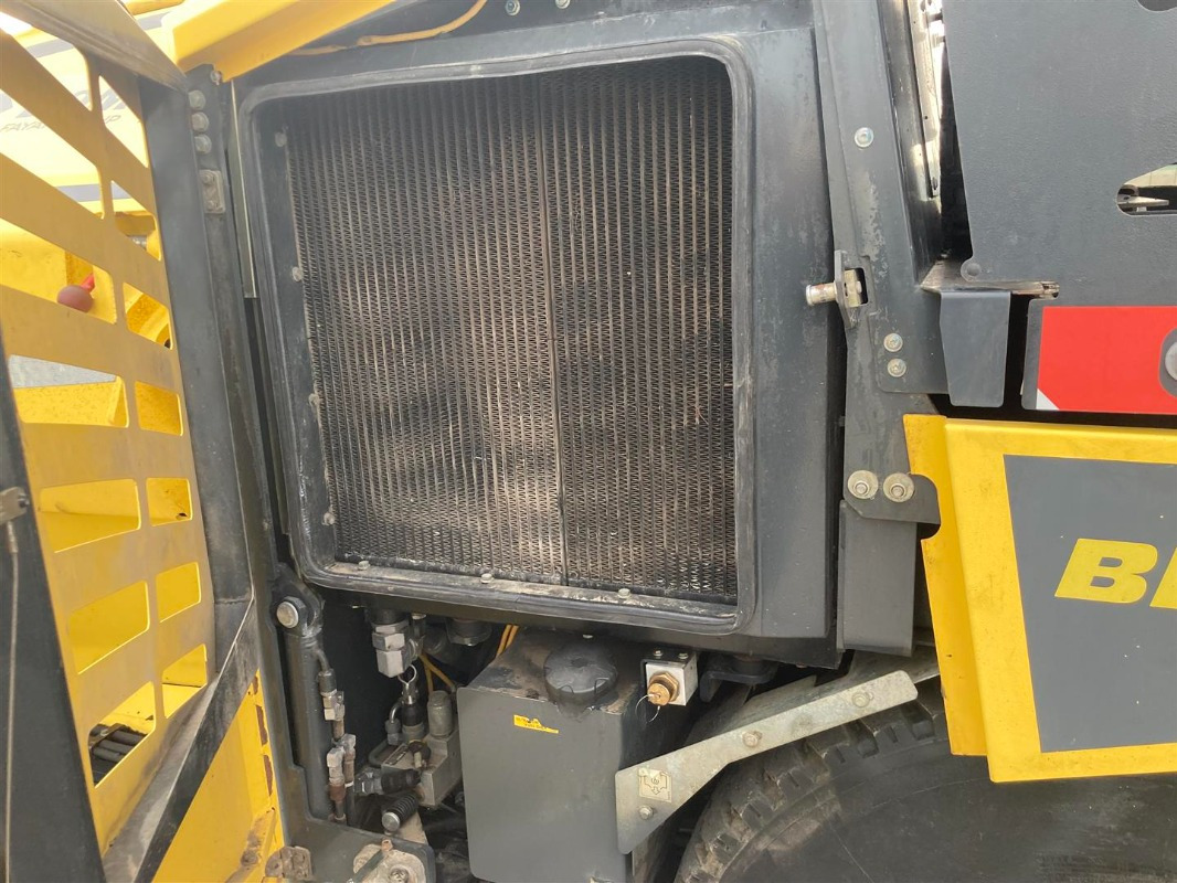 Pavimentadora de asfalto BOMAG IT BF 300 P-2 S340-2 TV  Stage V/Tier 4f: foto 9