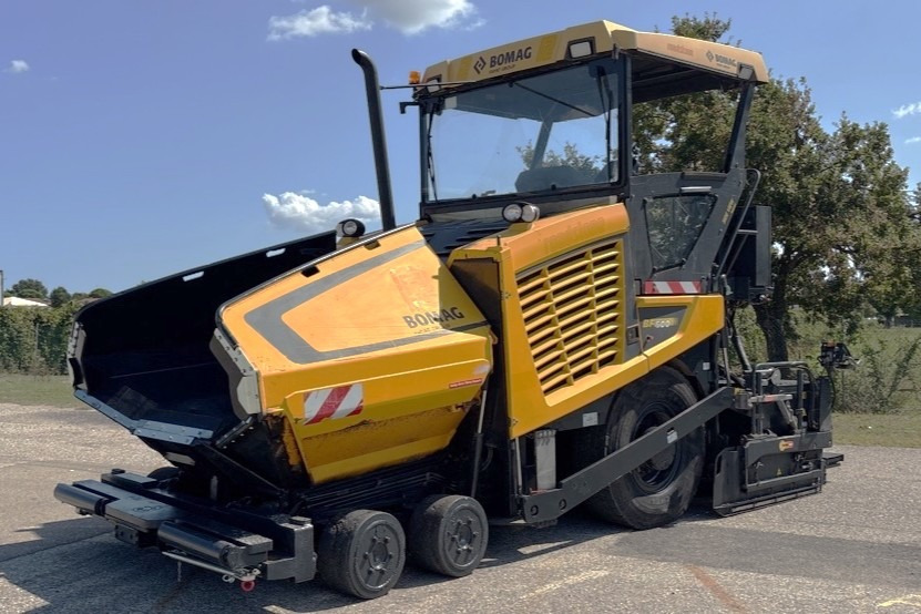 BOMAG IT BF 600 P-2 S500 Stage IV/Tier 4f - Pavimentadora de asfalto: foto 1 BOMAG IT BF 600 P-2 S500 Stage IV/Tier 4f - Pavimentadora de asfalto: foto 1