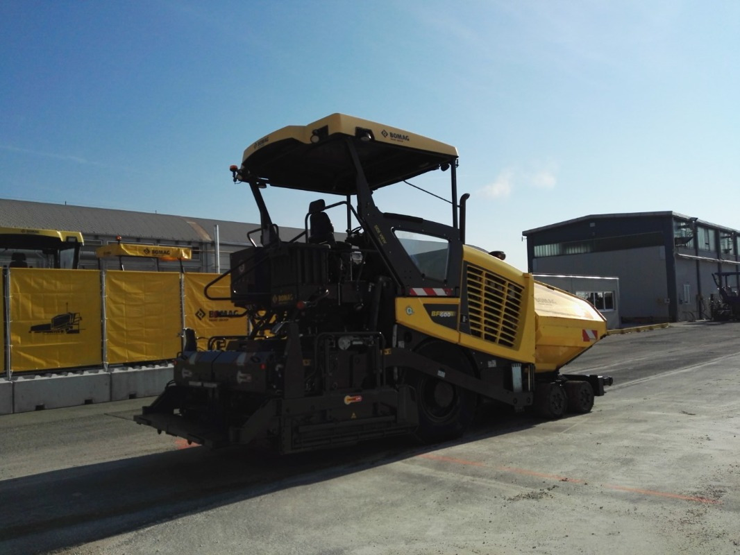 BOMAG IT BF 600 P-2 S500 Stage IV/Tier 4f - Pavimentadora de asfalto: foto 4 BOMAG IT BF 600 P-2 S500 Stage IV/Tier 4f - Pavimentadora de asfalto: foto 4