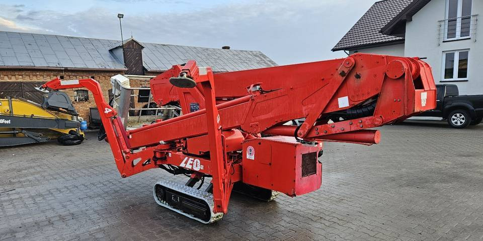 Gąsienicowy podnośnik koszowy Teupen LEO 23GT niesprawny FV23% pająk zwyżka - Plataforma araña: foto 5 Gąsienicowy podnośnik koszowy Teupen LEO 23GT niesprawny FV23% pająk zwyżka - Plataforma araña: foto 5