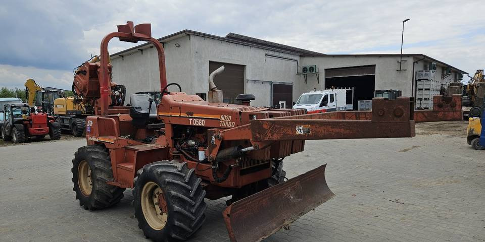 Pługoukładacz wibropług Ditch Witch 8020 Turbo układanie kabli światłowód - Maquinaria de construcción: foto 4 Pługoukładacz wibropług Ditch Witch 8020 Turbo układanie kabli światłowód - Maquinaria de construcción: foto 4