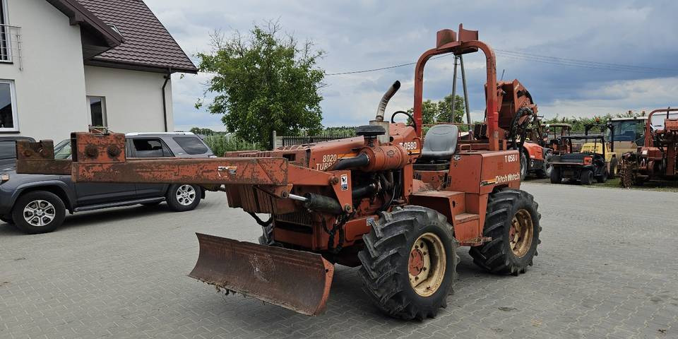Pługoukładacz wibropług Ditch Witch 8020 Turbo układanie kabli światłowód - Maquinaria de construcción: foto 2 Pługoukładacz wibropług Ditch Witch 8020 Turbo układanie kabli światłowód - Maquinaria de construcción: foto 2