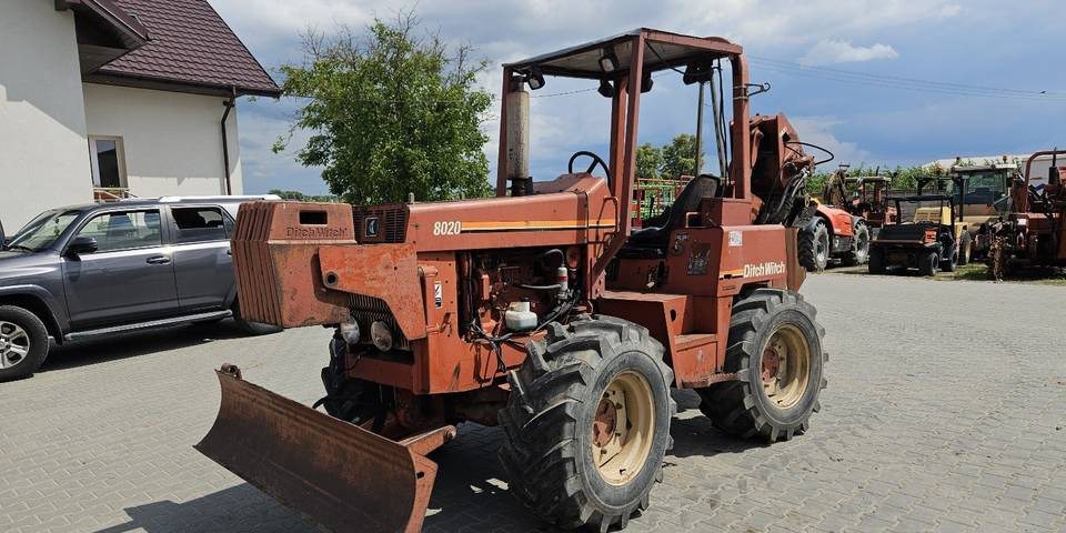 Pługoukładacz wibropług Ditch Witch 8020 układanie kabli światłowód - Maquinaria de construcción: foto 2 Pługoukładacz wibropług Ditch Witch 8020 układanie kabli światłowód - Maquinaria de construcción: foto 2