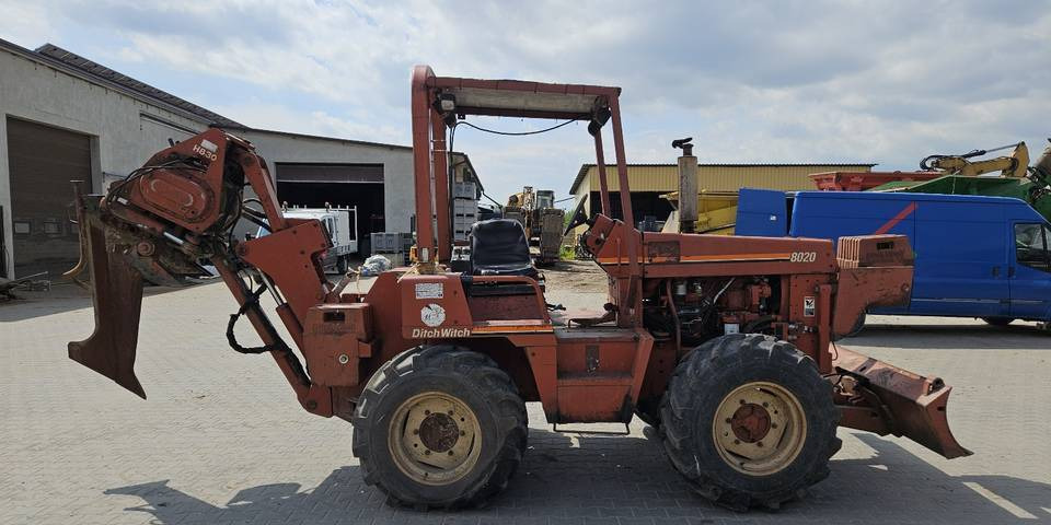 Pługoukładacz wibropług Ditch Witch 8020 układanie kabli światłowód - Maquinaria de construcción: foto 5 Pługoukładacz wibropług Ditch Witch 8020 układanie kabli światłowód - Maquinaria de construcción: foto 5