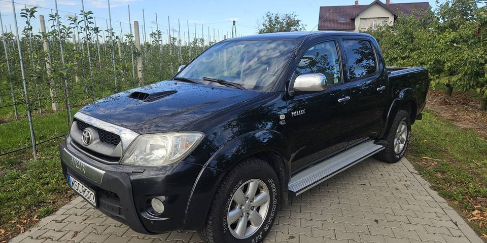 Toyota Hilux 3.0 SR5 automat 4x4 - Pick-up: foto 1 Toyota Hilux 3.0 SR5 automat 4x4 - Pick-up: foto 1