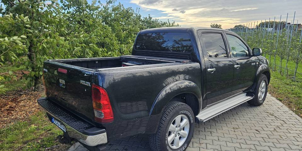 Toyota Hilux 3.0 SR5 automat 4x4 - Pick-up: foto 5 Toyota Hilux 3.0 SR5 automat 4x4 - Pick-up: foto 5