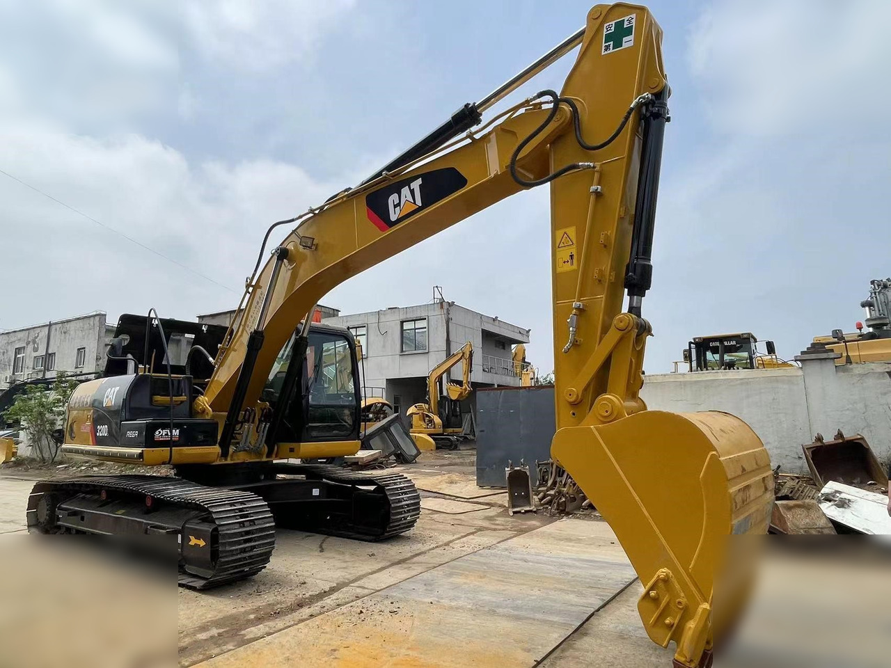 CATERPILLAR 320DL - Excavadora de cadenas: foto 4 CATERPILLAR 320DL - Excavadora de cadenas: foto 4