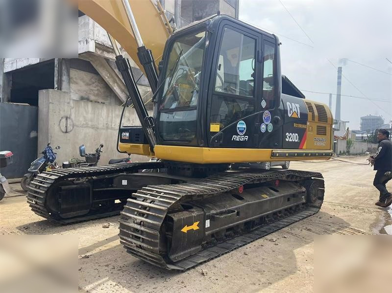 CATERPILLAR 320DL - Excavadora de cadenas: foto 4 CATERPILLAR 320DL - Excavadora de cadenas: foto 4