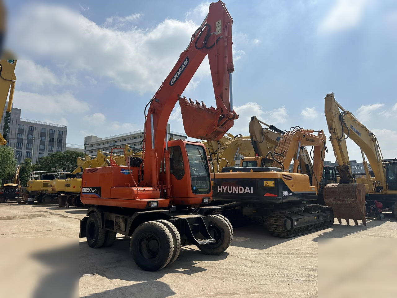 DOOSAN DH150W-7 - Excavadora de ruedas: foto 4 DOOSAN DH150W-7 - Excavadora de ruedas: foto 4
