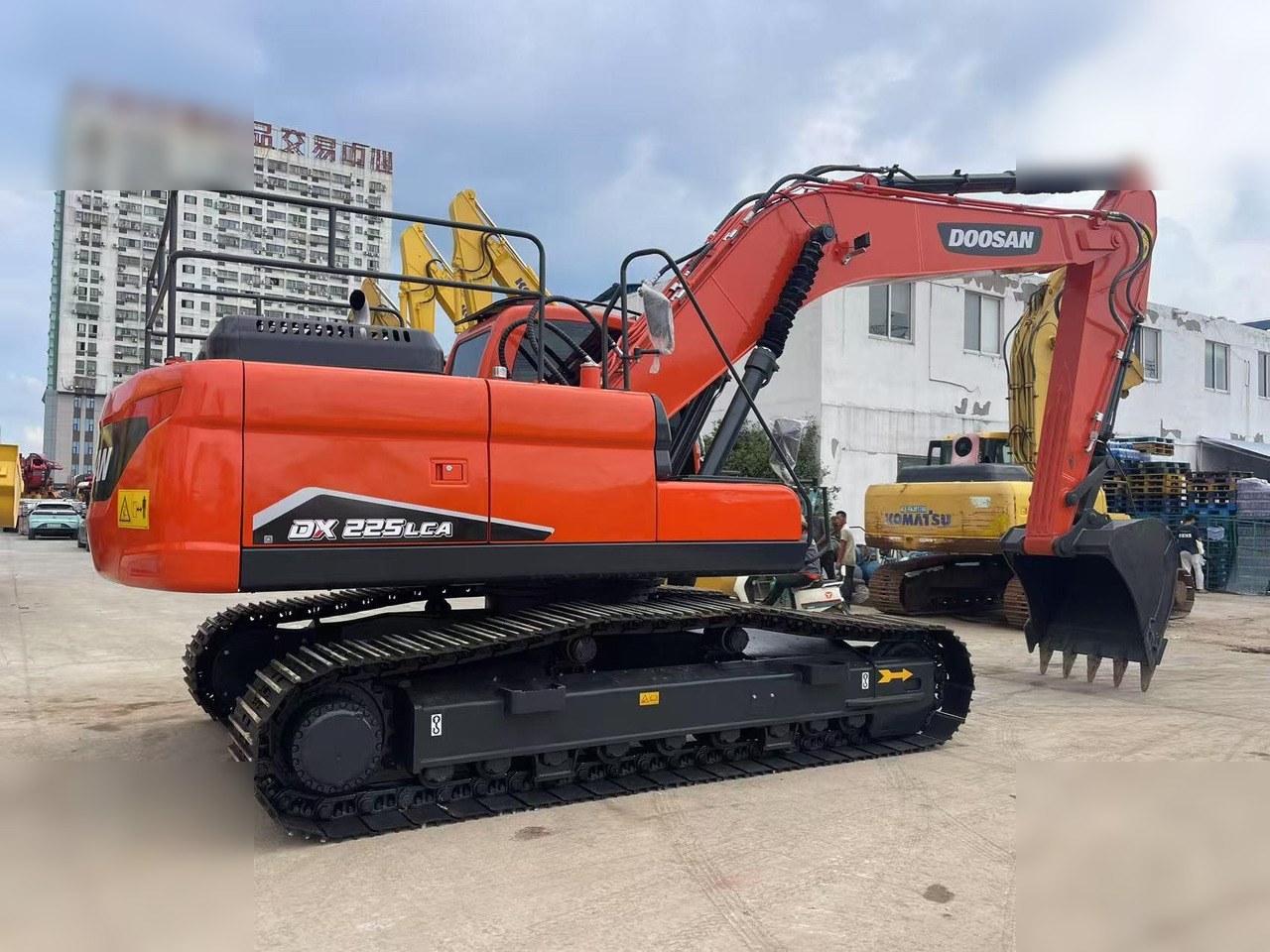 DOOSAN DX225 LC - Excavadora de cadenas: foto 2 DOOSAN DX225 LC - Excavadora de cadenas: foto 2