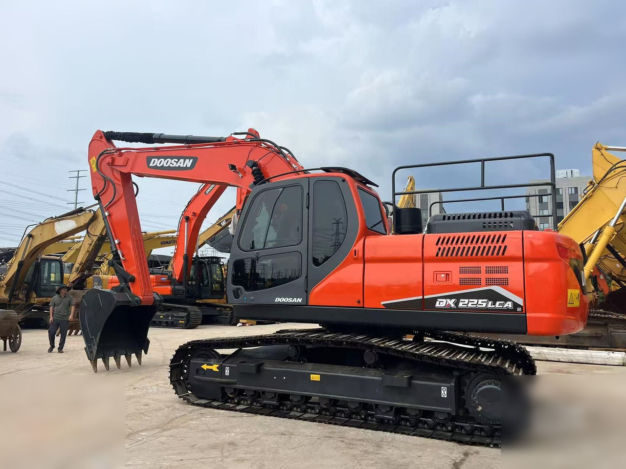 DOOSAN DX225 LC - Excavadora de cadenas: foto 1 DOOSAN DX225 LC - Excavadora de cadenas: foto 1