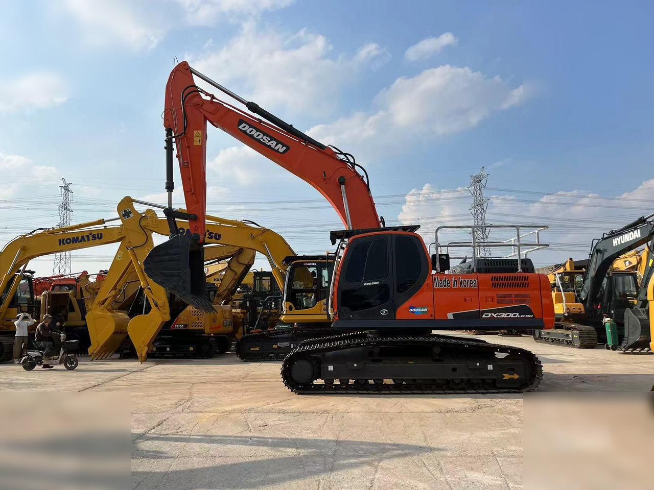 DOOSAN DX300 LC-9C - Excavadora de cadenas: foto 1 DOOSAN DX300 LC-9C - Excavadora de cadenas: foto 1
