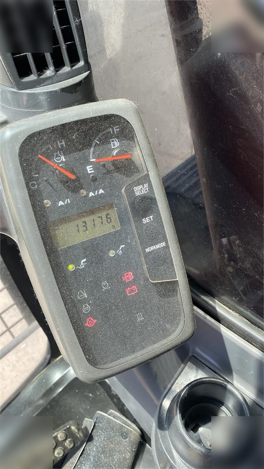 Excavadora de cadenas HITACHI ZX120: foto 9