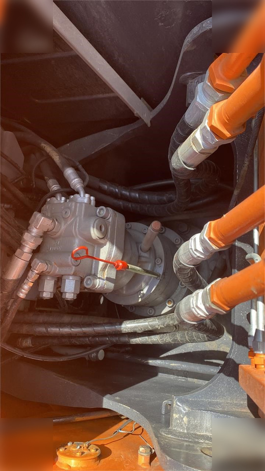 Excavadora de cadenas HITACHI ZX120: foto 8