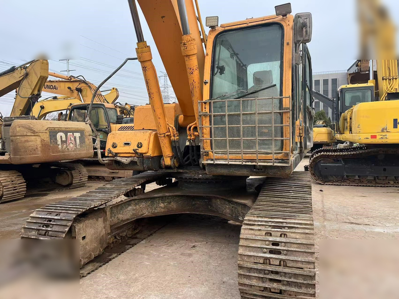 HYUNDAI ROBEX 220 LC-9S - Excavadora de cadenas: foto 4 HYUNDAI ROBEX 220 LC-9S - Excavadora de cadenas: foto 4