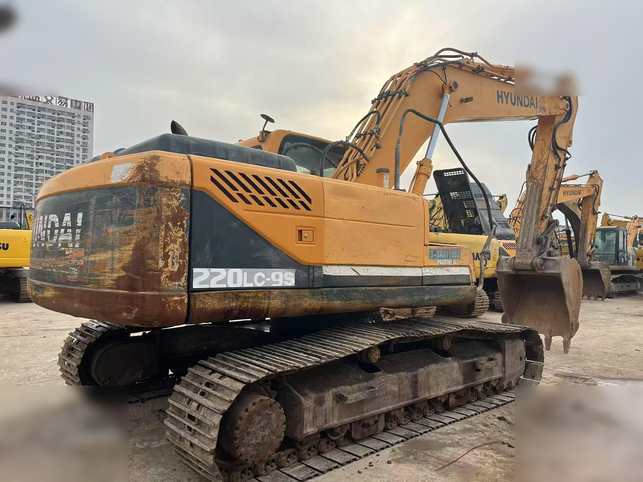HYUNDAI ROBEX 220 LC-9S - Excavadora de cadenas: foto 2 HYUNDAI ROBEX 220 LC-9S - Excavadora de cadenas: foto 2