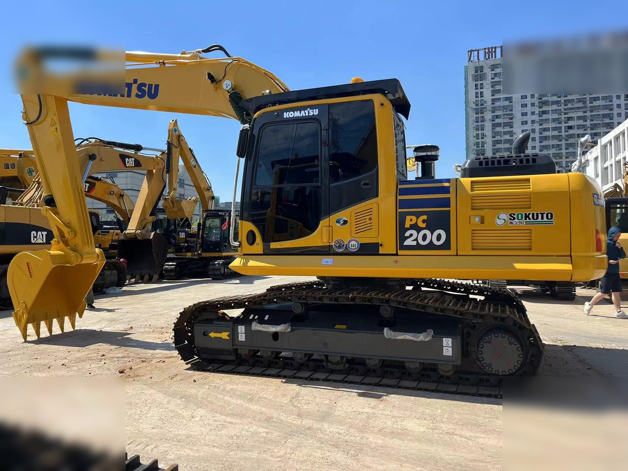 KOMATSU PC200-8 - Excavadora de cadenas: foto 2 KOMATSU PC200-8 - Excavadora de cadenas: foto 2