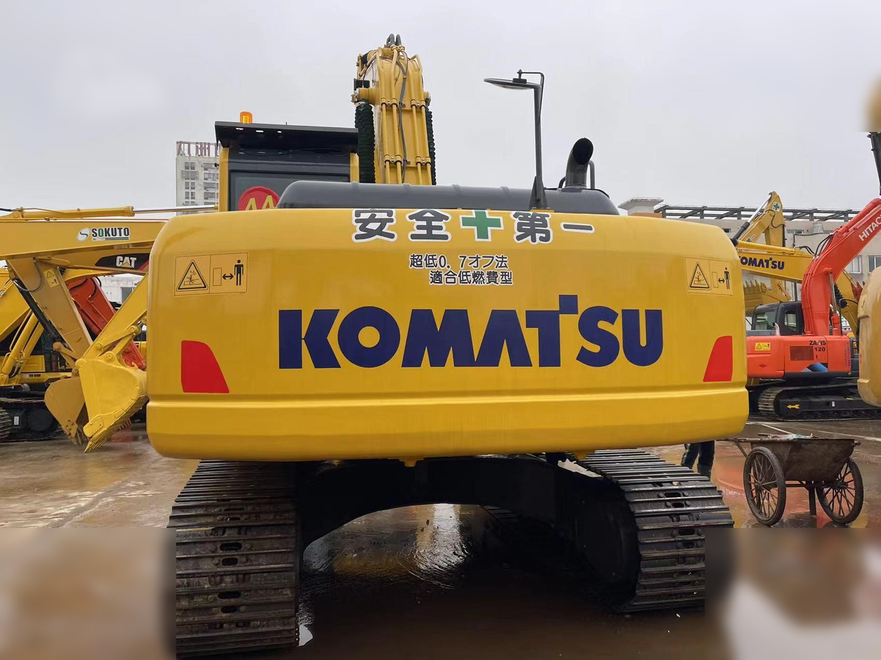 KOMATSU PC200-8 - Excavadora de cadenas: foto 3 KOMATSU PC200-8 - Excavadora de cadenas: foto 3