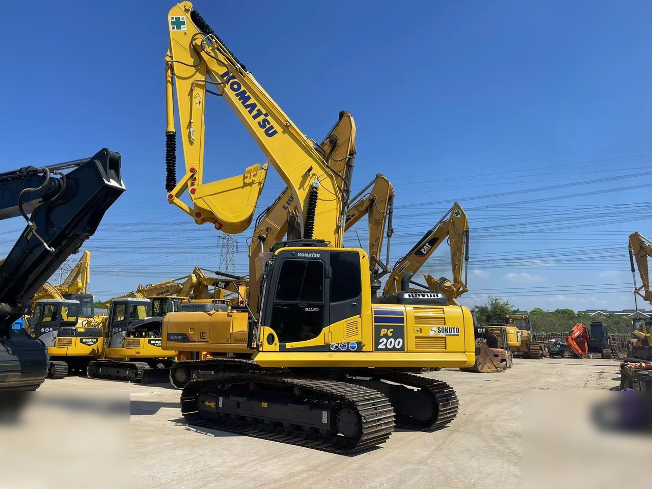 KOMATSU PC200-8 - Excavadora de cadenas: foto 2 KOMATSU PC200-8 - Excavadora de cadenas: foto 2