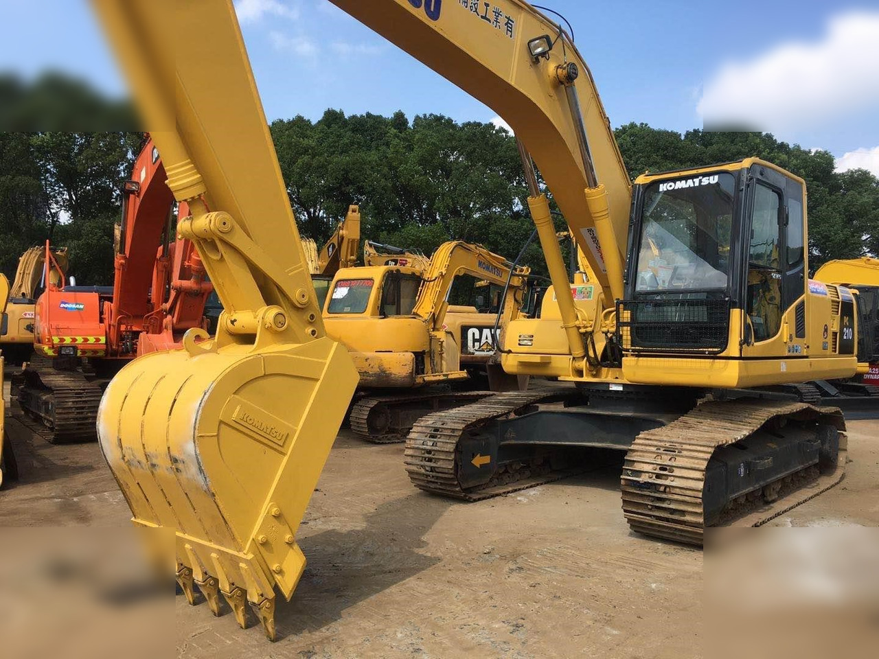 KOMATSU PC210-8N1 - Excavadora de cadenas: foto 1 KOMATSU PC210-8N1 - Excavadora de cadenas: foto 1