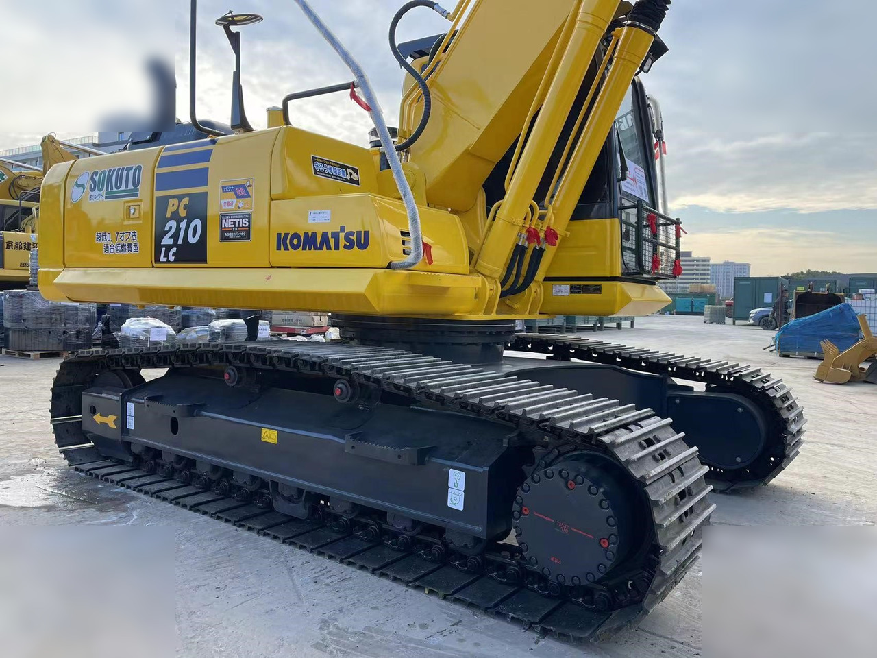KOMATSU PC210 LC-8 - Excavadora de cadenas: foto 1 KOMATSU PC210 LC-8 - Excavadora de cadenas: foto 1