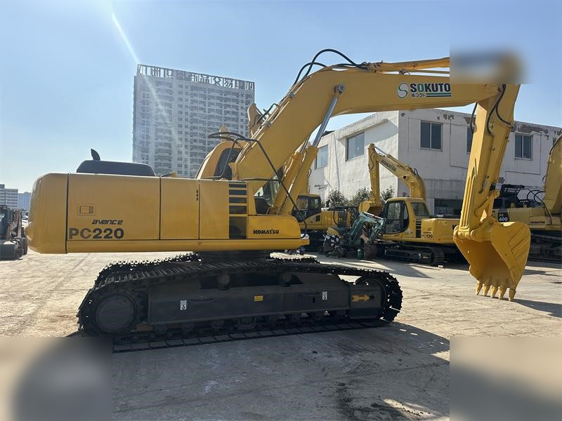 KOMATSU PC220-6 - Excavadora de cadenas: foto 4 KOMATSU PC220-6 - Excavadora de cadenas: foto 4
