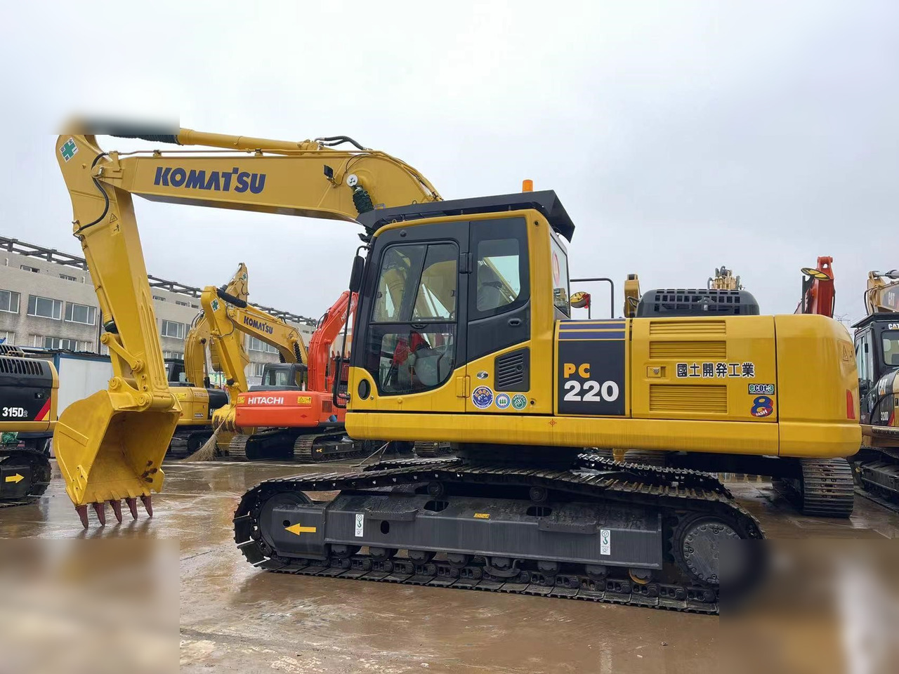 KOMATSU PC220-8 - Excavadora de cadenas: foto 2 KOMATSU PC220-8 - Excavadora de cadenas: foto 2