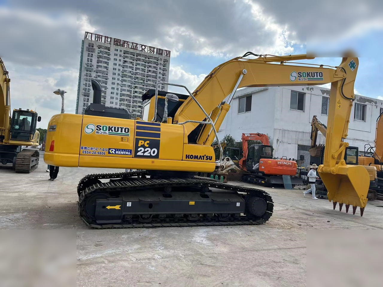 KOMATSU PC220-8 - Excavadora de cadenas: foto 2 KOMATSU PC220-8 - Excavadora de cadenas: foto 2