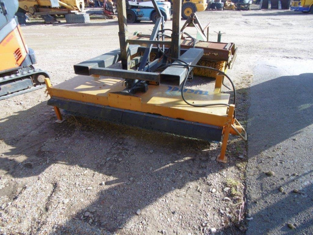 Sop Hydr. 3 punktsfäste + gaffelfäste Fabrikat Tu - Barredora cucharón: foto 1 Sop Hydr. 3 punktsfäste + gaffelfäste Fabrikat Tu - Barredora cucharón: foto 1