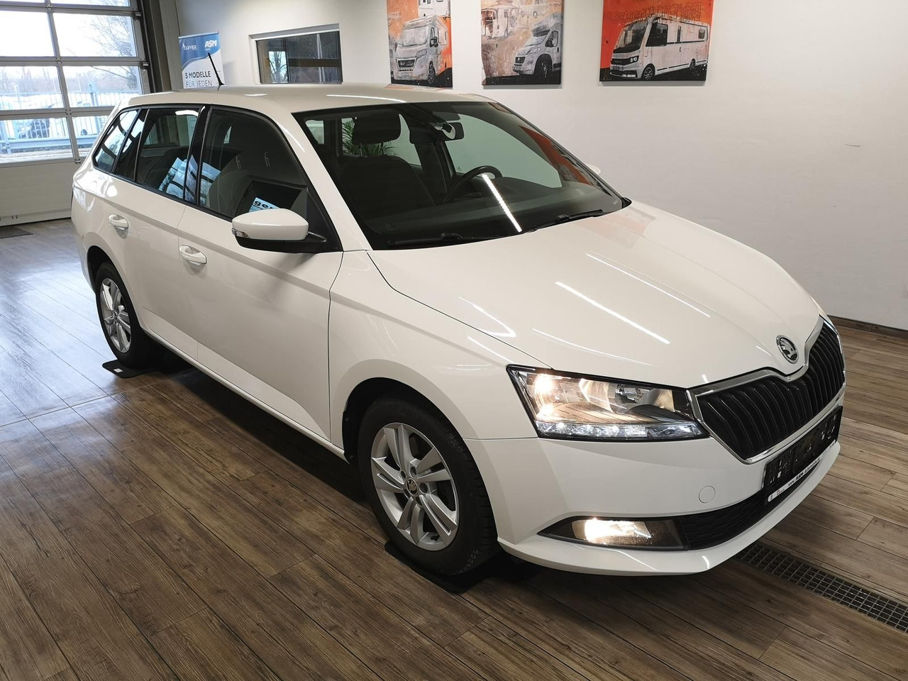 Skoda Fabia Combi Ambition 1.0TSI 81kW+R-KAM+PDC+KLIMA - Coche: foto 2 Skoda Fabia Combi Ambition 1.0TSI 81kW+R-KAM+PDC+KLIMA - Coche: foto 2