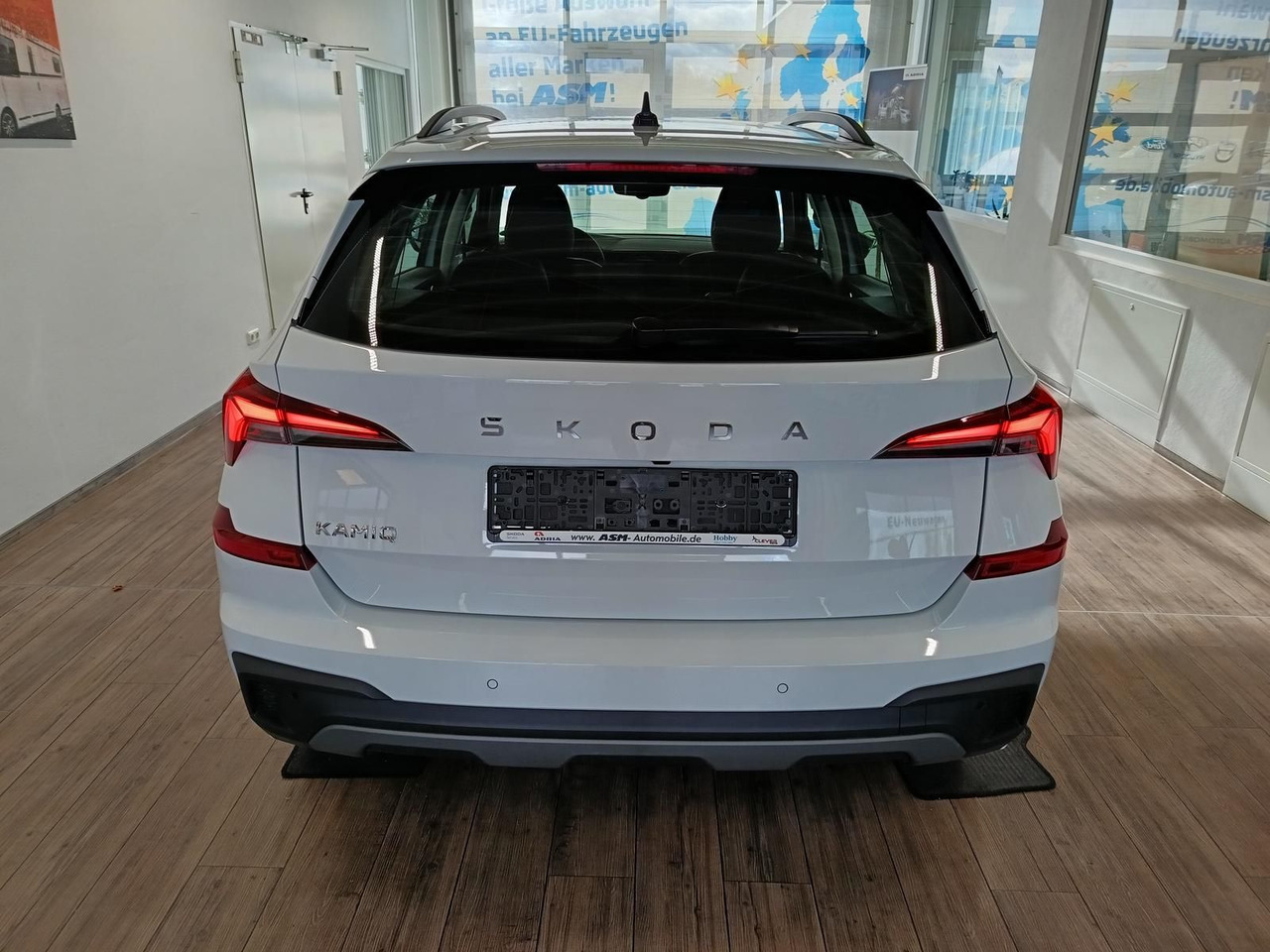 Skoda Kamiq 130 Jahre 1,5TSI DSG*AHK*ACC*LED*R-KAM*PDC - SUV/ Todoterreno: foto 5 Skoda Kamiq 130 Jahre 1,5TSI DSG*AHK*ACC*LED*R-KAM*PDC - SUV/ Todoterreno: foto 5