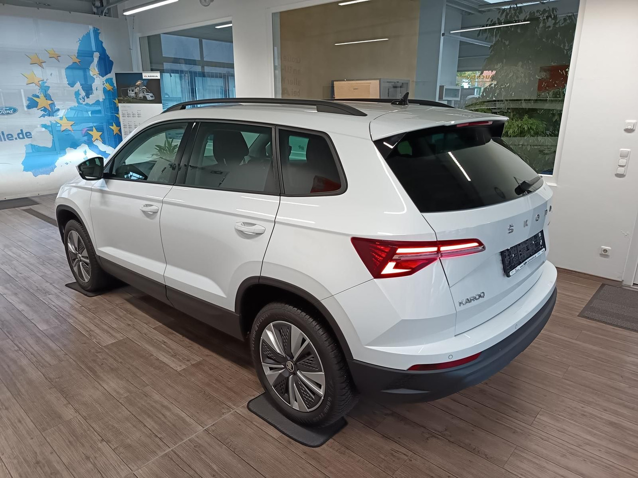 Skoda Karoq Style 1,5 TSI DSG*AHK*NAVI*LED*R-KAM*2xPDC - SUV/ Todoterreno: foto 4 Skoda Karoq Style 1,5 TSI DSG*AHK*NAVI*LED*R-KAM*2xPDC - SUV/ Todoterreno: foto 4