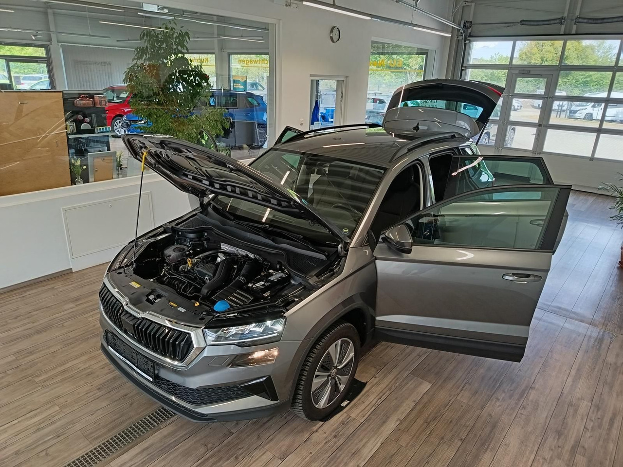 Skoda Karoq Style 1,5TSI DSG*AHK-VORBER*NAVI*LED*R-KAM - SUV/ Todoterreno: foto 2 Skoda Karoq Style 1,5TSI DSG*AHK-VORBER*NAVI*LED*R-KAM - SUV/ Todoterreno: foto 2