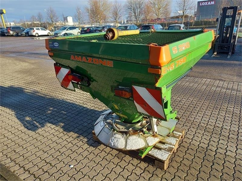 Amazone E+S 750 - Esparcidor de sal para Vehículo municipal: foto 4 Amazone E+S 750 - Esparcidor de sal para Vehículo municipal: foto 4