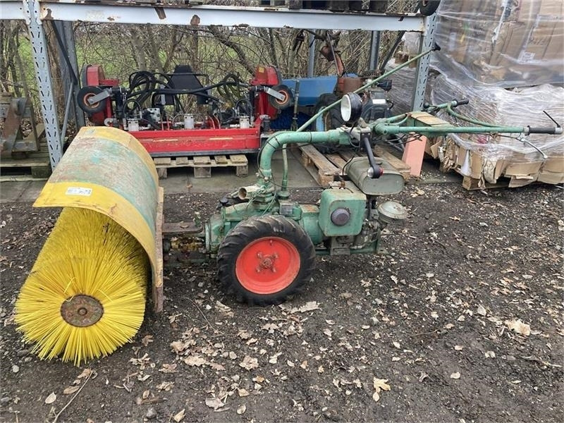 Irus U1200 med 120 cm fejemaskine - Tractor municipal: foto 1 Irus U1200 med 120 cm fejemaskine - Tractor municipal: foto 1