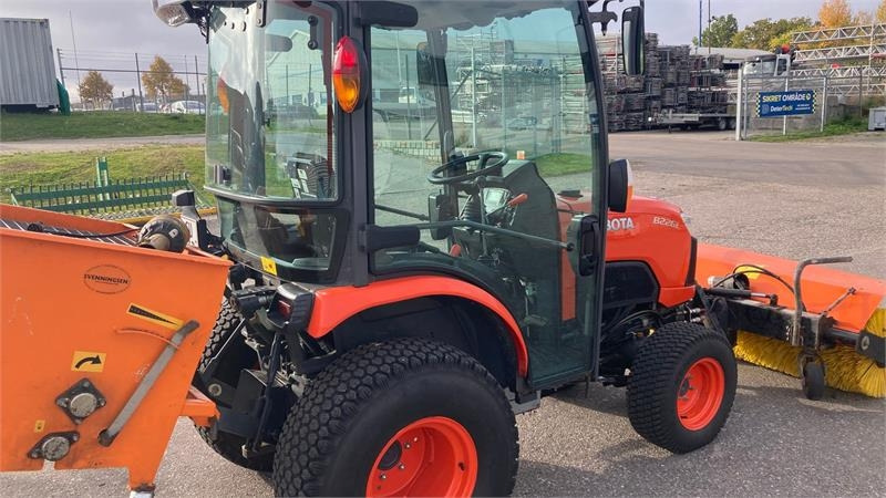 Kubota B2261 med 120 cm kost og udlægger - Tractor municipal: foto 5 Kubota B2261 med 120 cm kost og udlægger - Tractor municipal: foto 5