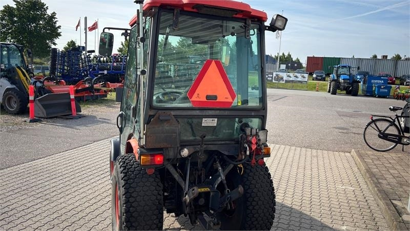 Kubota B2530 HST B2530 - Tractor municipal: foto 2 Kubota B2530 HST B2530 - Tractor municipal: foto 2