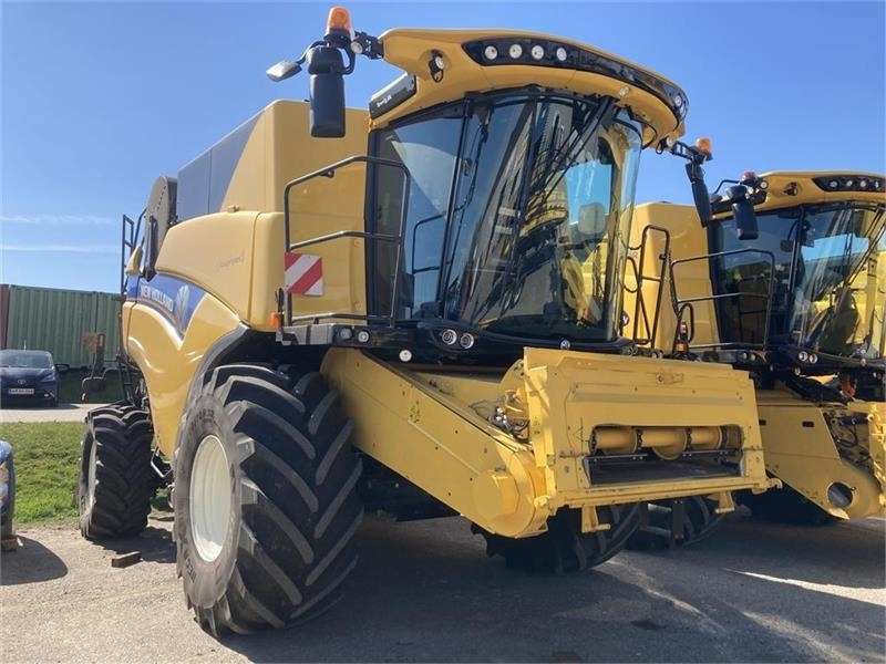 New Holland CX 8.70 SLH - Cosechadora de granos: foto 1 New Holland CX 8.70 SLH - Cosechadora de granos: foto 1
