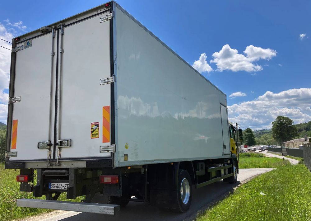 MAN MAN TGM 18.290 SYPIALKA chłodnia izoterma kontener - Camión frigorífico: foto 4 MAN MAN TGM 18.290 SYPIALKA chłodnia izoterma kontener - Camión frigorífico: foto 4