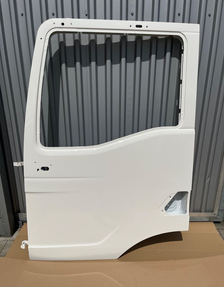 Drzwi lewe MAN TGS TG3 TGM TGL euro 6 drzwi kierowcy nowy model - Puerta y piezas para Camión: foto 1 Drzwi lewe MAN TGS TG3 TGM TGL euro 6 drzwi kierowcy nowy model - Puerta y piezas para Camión: foto 1