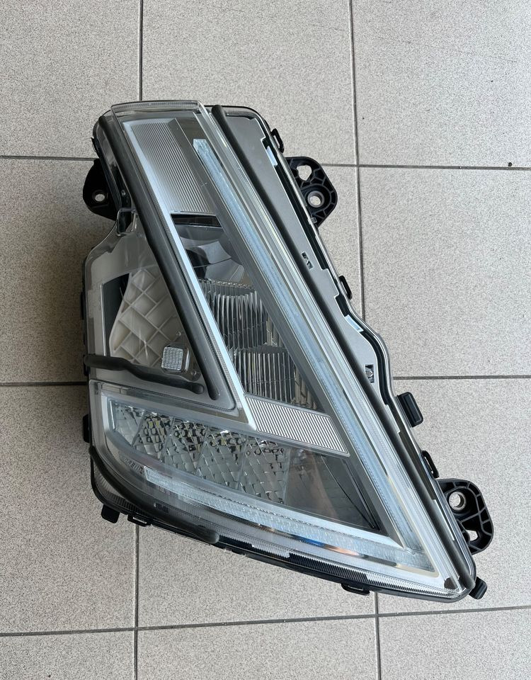 Lampa LED Volvo FH5 Reflektor FH 5 prawy RH - Luz/ Iluminación para Camión: foto 1 Lampa LED Volvo FH5 Reflektor FH 5 prawy RH - Luz/ Iluminación para Camión: foto 1