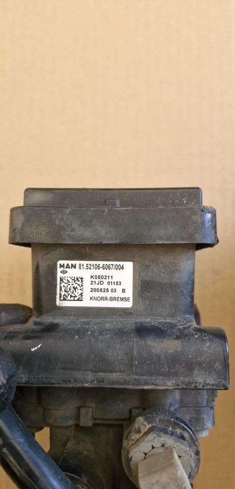 MAN TG3 TGX MODULATOR ZAWÓR EBS 81.52106-6067 K050211 - Piezas de freno: foto 2 MAN TG3 TGX MODULATOR ZAWÓR EBS 81.52106-6067 K050211 - Piezas de freno: foto 2