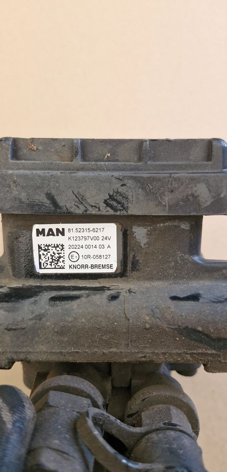MAN TG3 TGX MODULATOR ZAWÓR EPB 81.52315-6217 - Piezas de freno: foto 3 MAN TG3 TGX MODULATOR ZAWÓR EPB 81.52315-6217 - Piezas de freno: foto 3