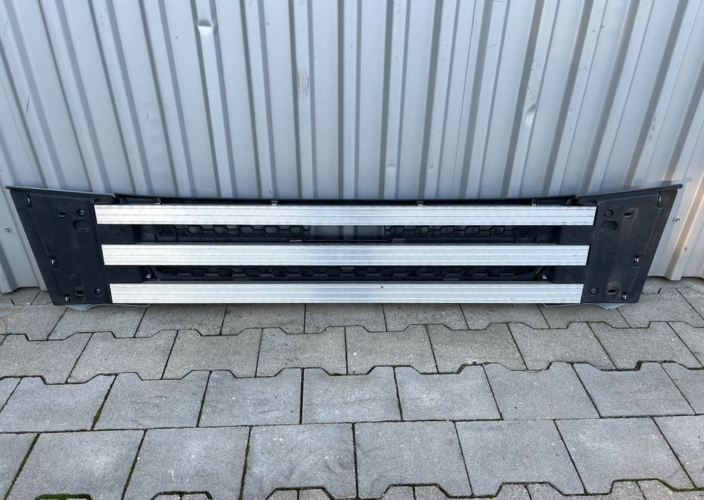 Ławka Scania S R stopień przedni NGS NGR - Recambio para Camión: foto 2 Ławka Scania S R stopień przedni NGS NGR - Recambio para Camión: foto 2