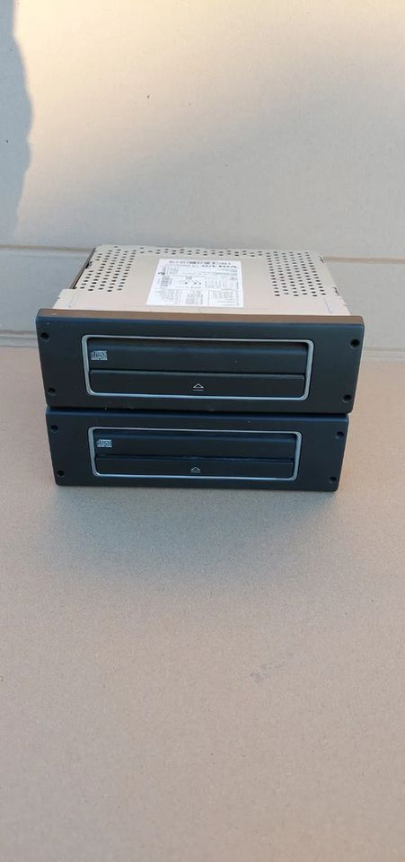 VOLVO FH 4 ODTWARZACZ CD - Salpicadero para Camión: foto 1 VOLVO FH 4 ODTWARZACZ CD - Salpicadero para Camión: foto 1