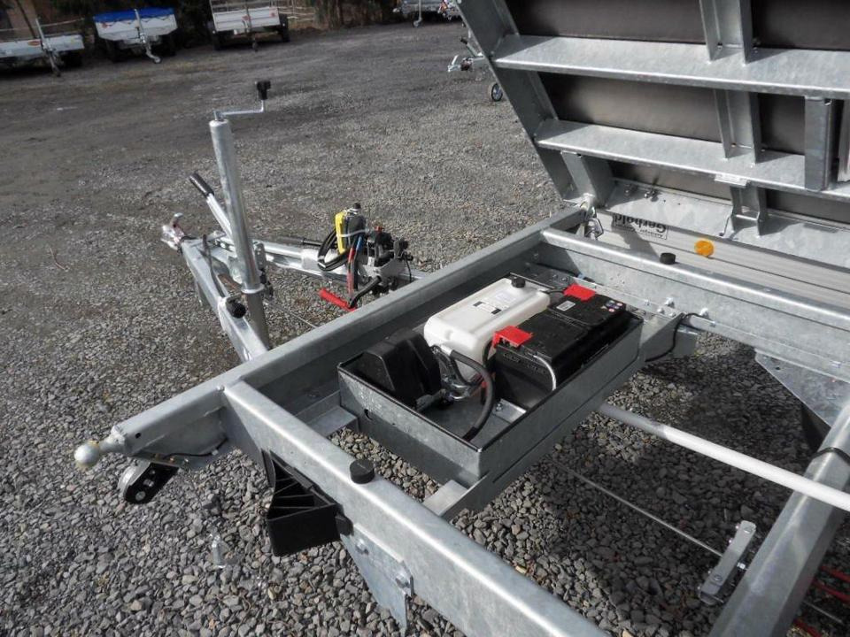 Arrendamiento de  Böckmann PKW-Anhänger, Elektro-Dreiseitenkipper, 3,5to. Böckmann PKW-Anhänger, Elektro-Dreiseitenkipper, 3,5to.: foto 6