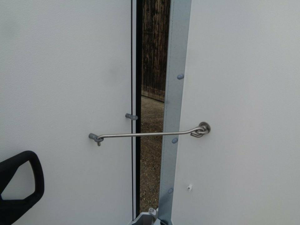 Böckmann PKW-Anhänger, KT3015/20 M-F, Koffer, 2,0 to. - Remolque caja cerrada: foto 4 Böckmann PKW-Anhänger, KT3015/20 M-F, Koffer, 2,0 to. - Remolque caja cerrada: foto 4