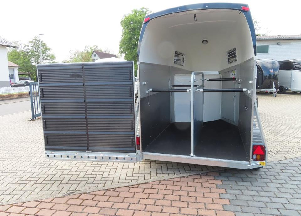 Böckmann Pferdeanhänger Champion Esprit ISY Sattelkammer 100km/h - Remolque para caballos: foto 5 Böckmann Pferdeanhänger Champion Esprit ISY Sattelkammer 100km/h - Remolque para caballos: foto 5