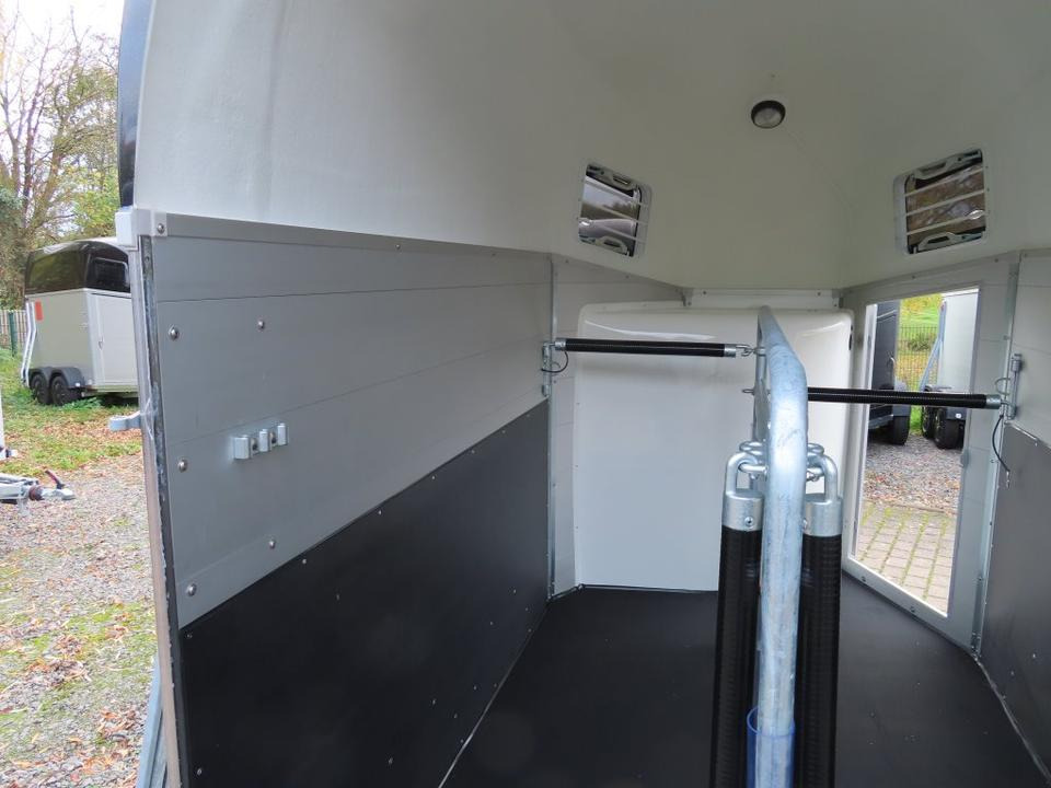 Böckmann Pferdeanhänger, Champion, Esprit, Sattelkammer, 100 km/h - Remolque para caballos: foto 5 Böckmann Pferdeanhänger, Champion, Esprit, Sattelkammer, 100 km/h - Remolque para caballos: foto 5