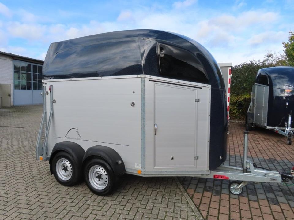 Böckmann Pferdeanhänger Champion R, Alub., 100 km/h - Remolque para caballos: foto 2 Böckmann Pferdeanhänger Champion R, Alub., 100 km/h - Remolque para caballos: foto 2